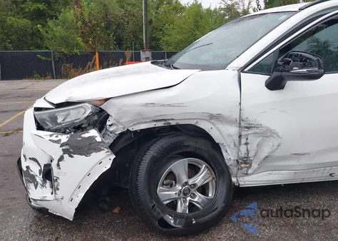 2021 Toyota Rav4 Xle z USA, uszkodzony, nr VIN 2T3P1RFV5MW157706